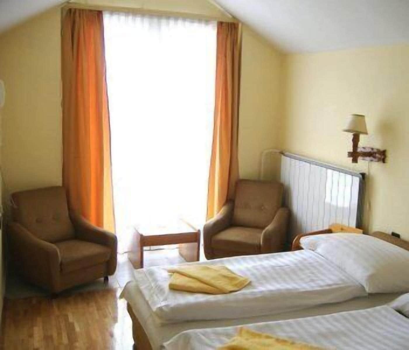 Hotell Bara Junior Budapest