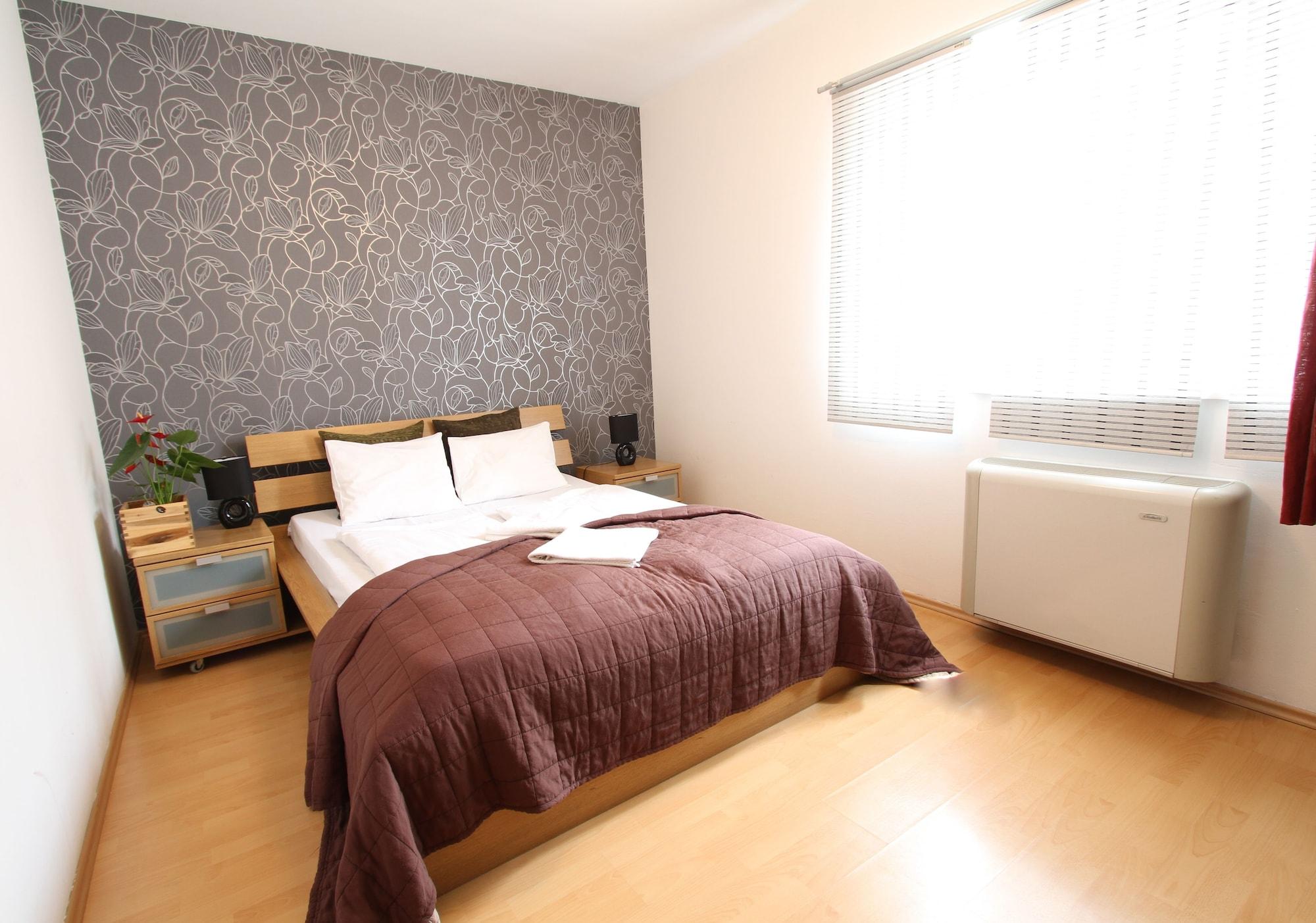 Opera Apartment *
