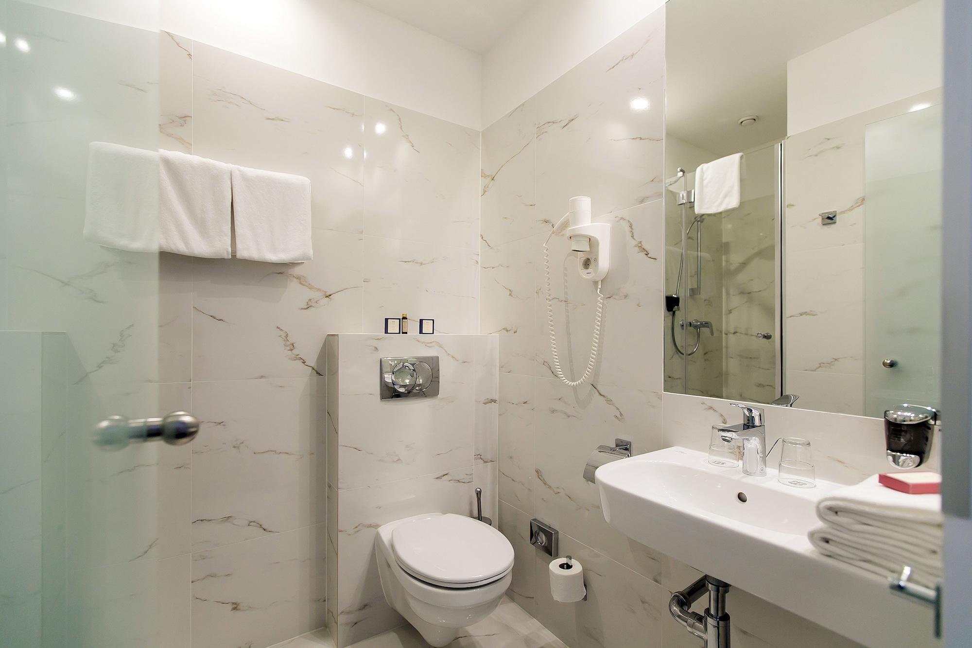 Hotel Roombach Center 3*
