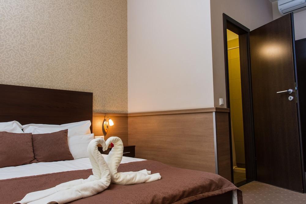 21 And Hotel Budapest
