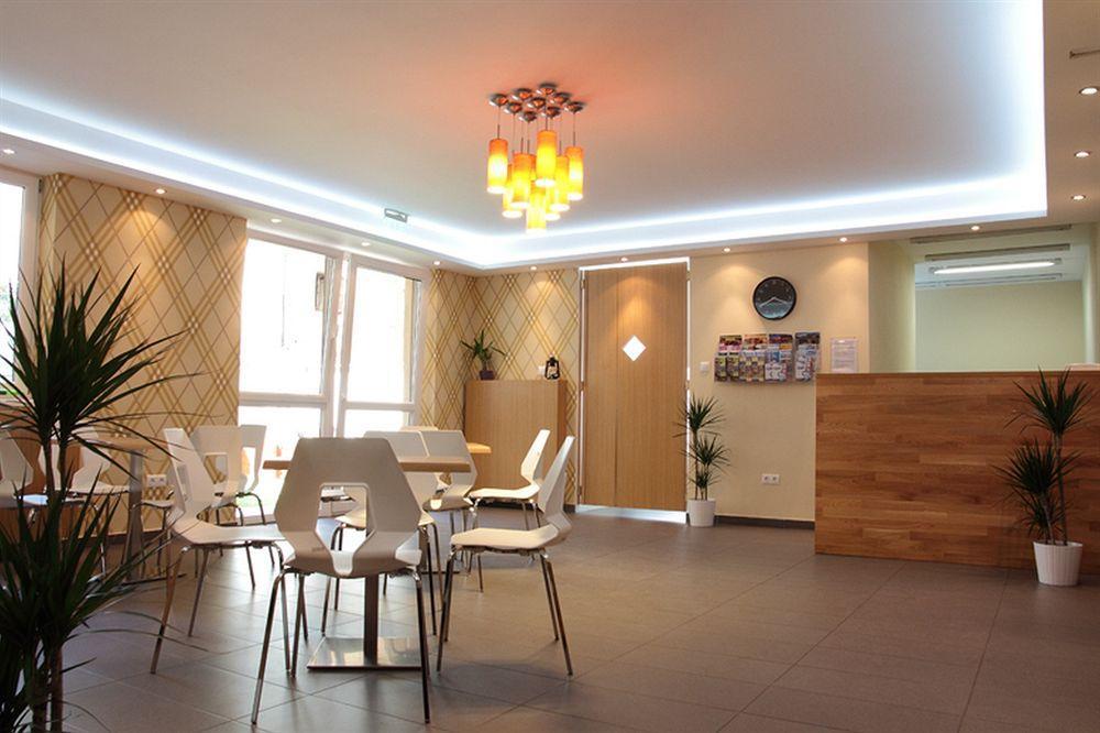 Corvin Plaza Apartamentos&suites 3*