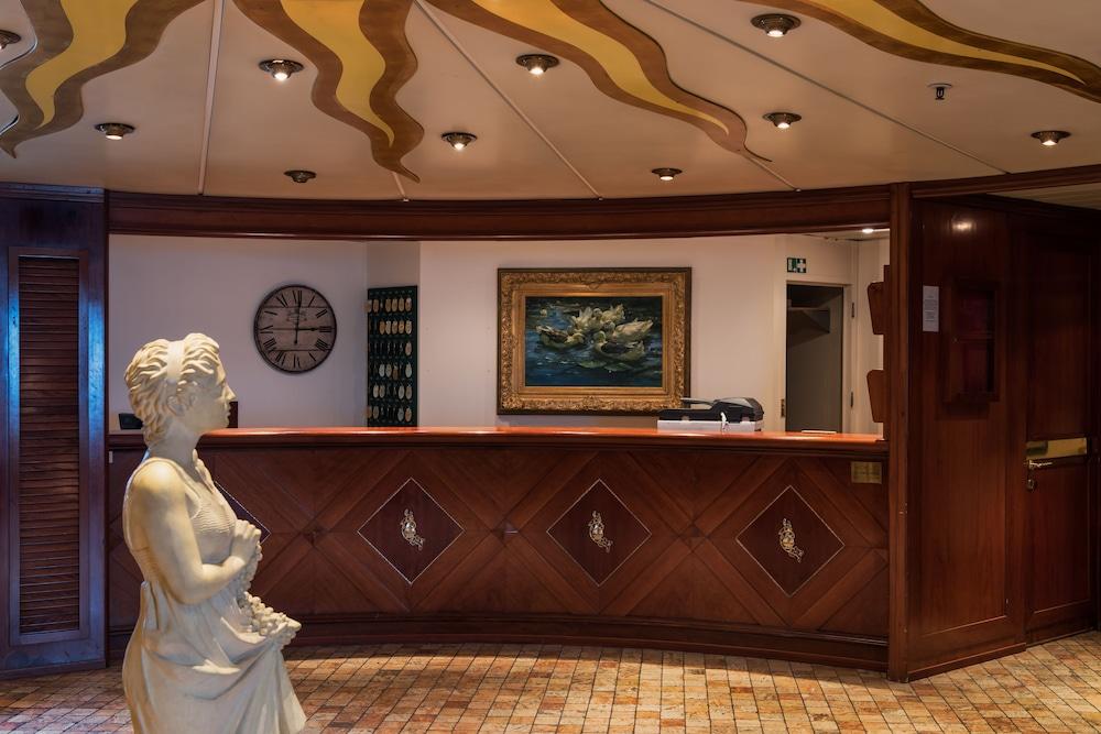 Onriver Hotels - Ms Cezanne Botel