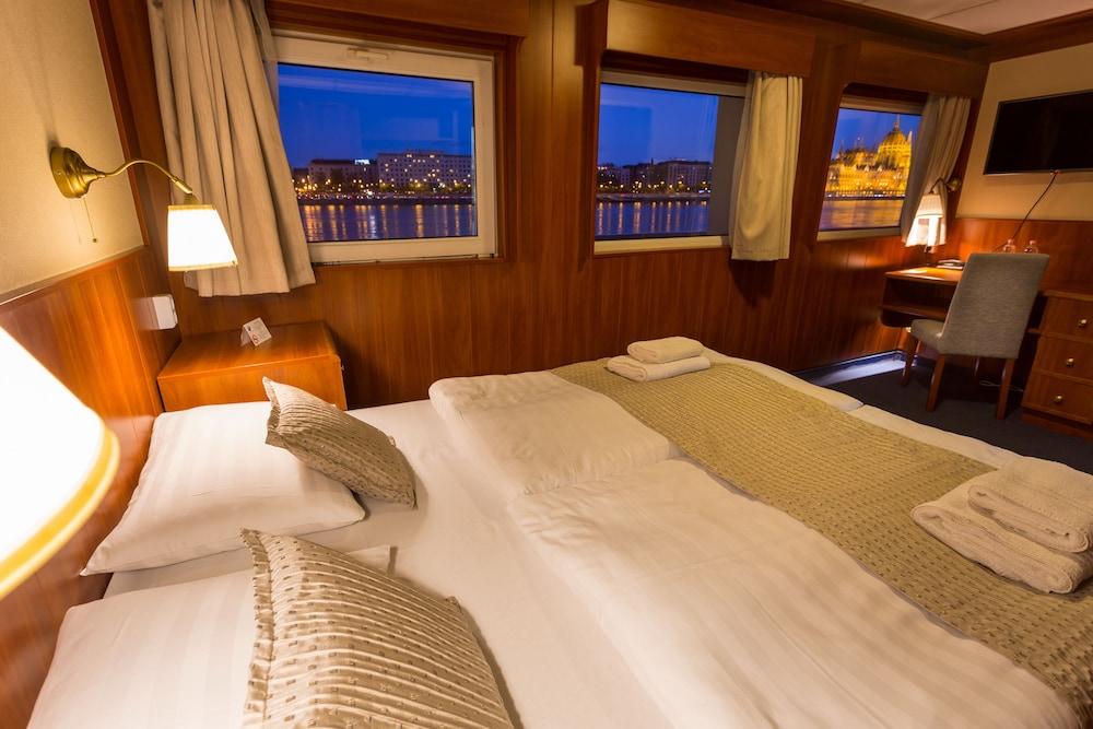 Bateau-hôtel Grand Jules - Boat