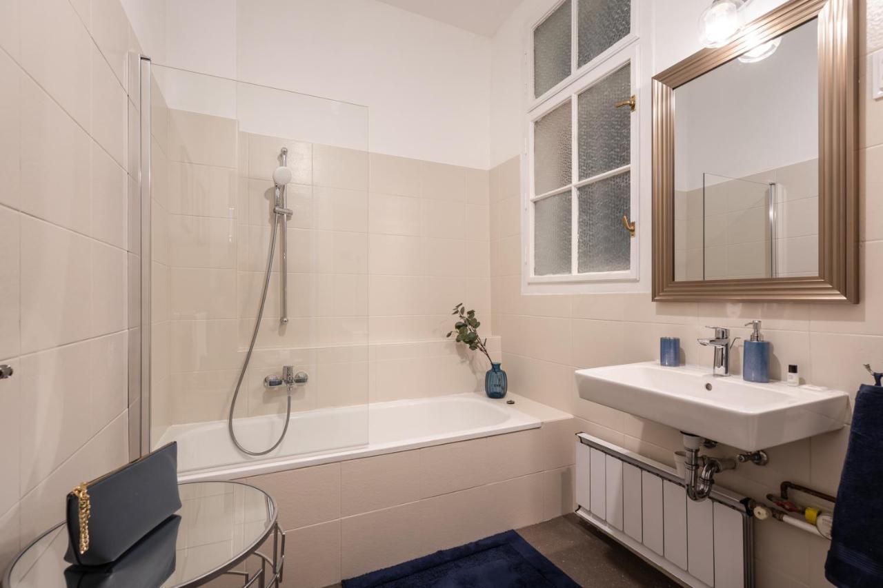 Stollar Apartment, Danube View Apartment *
