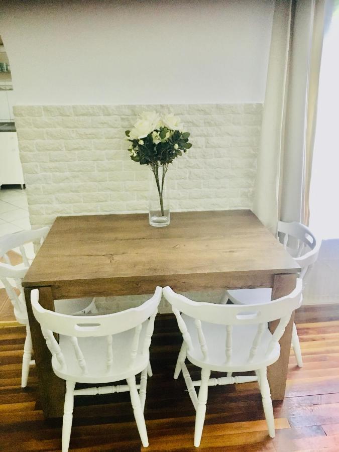 Romantic Two Bedroom In The Hills Of With Private Parking Appartement Budapest