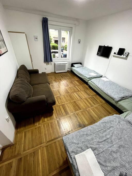 Hangulatos Lakas Zold Ovezeteben Apartment Budapest
