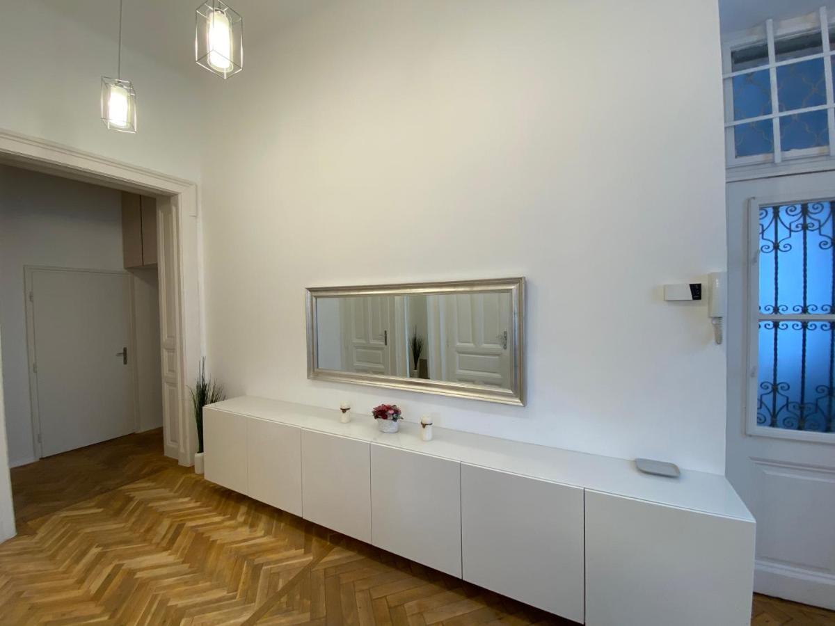 Karolina's Nyugati Apartamento