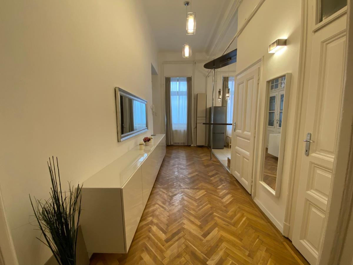 Karolina's Nyugati