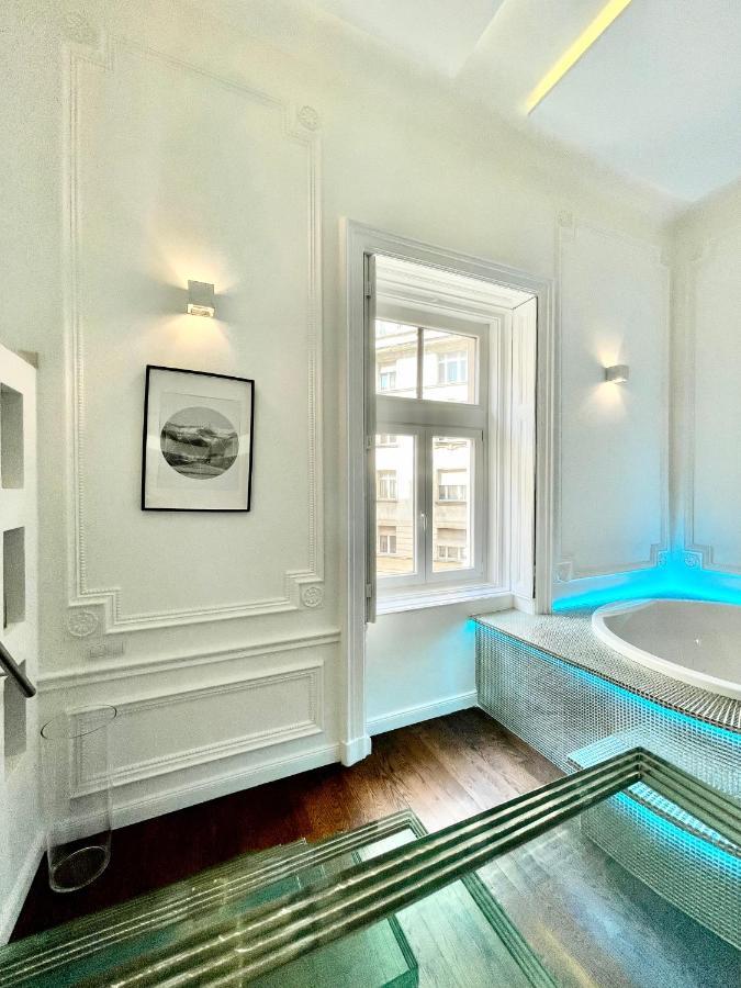 Enzo Capo Jacuzzi Andrassy *