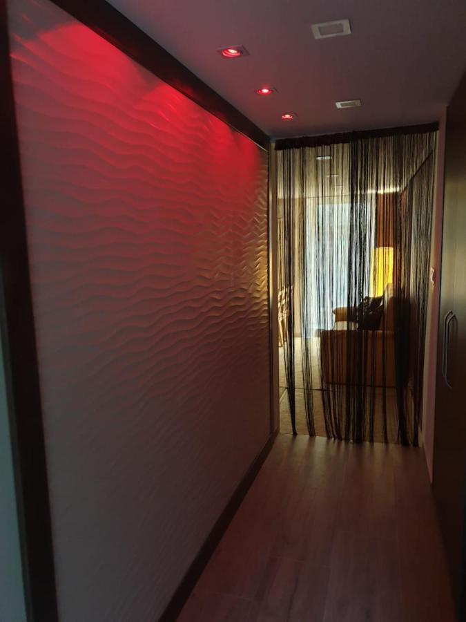 Private Interior Terrace Near New York Cafe Apartment *