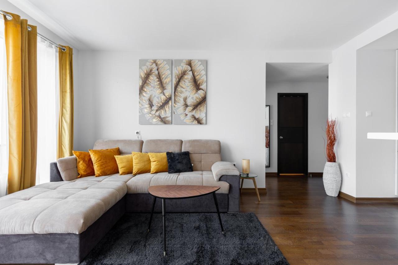 Appartement Holidays & *