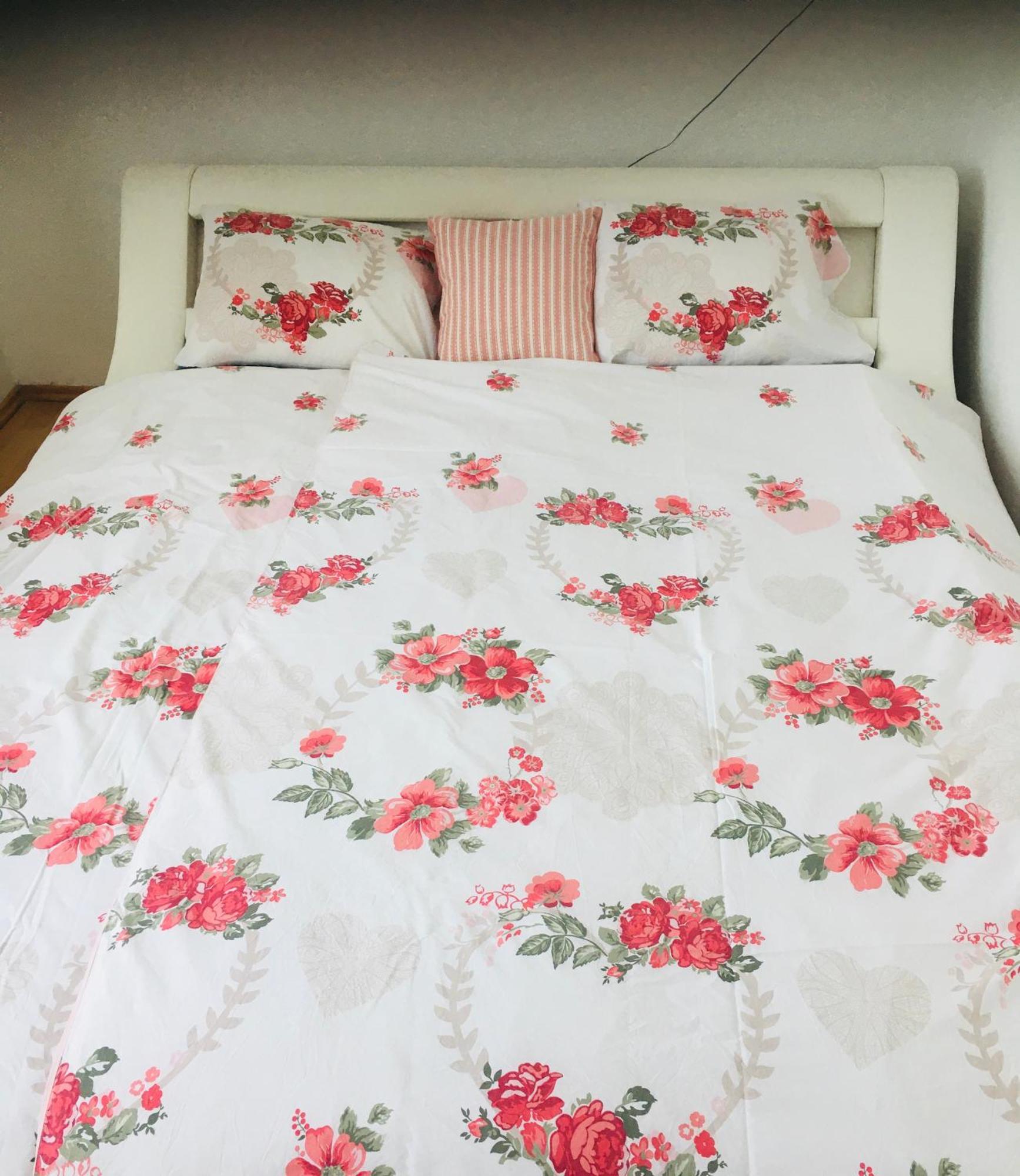 Romantic Two Bedroom In The Hills Of With Private Parking *