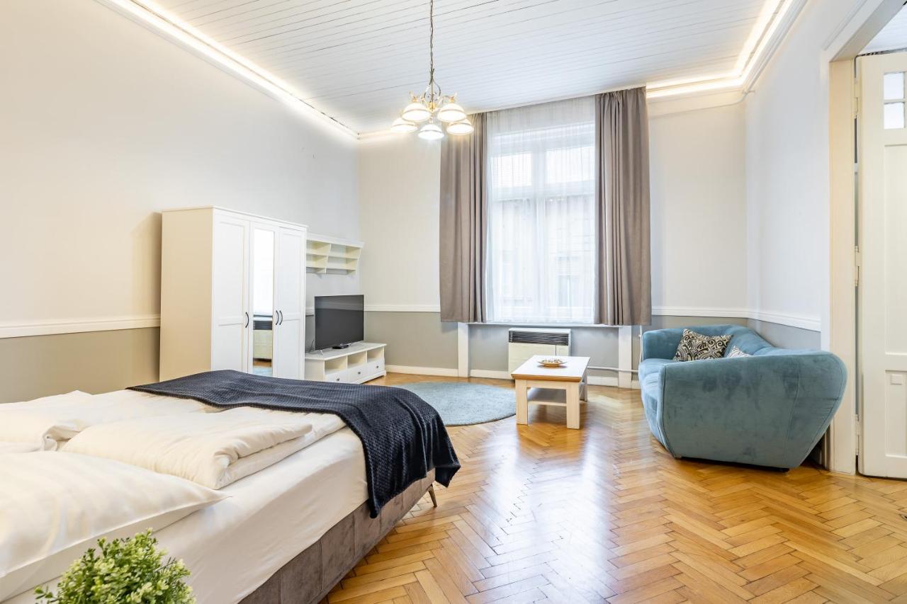 Luxurious At Center