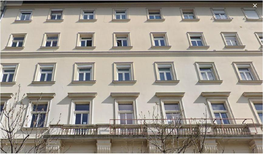 B3 * Budapest