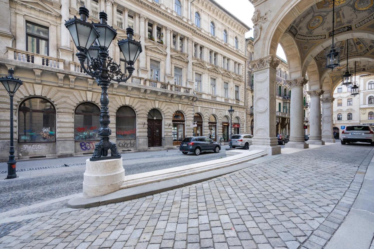 Opera Luxury With Free Parking *