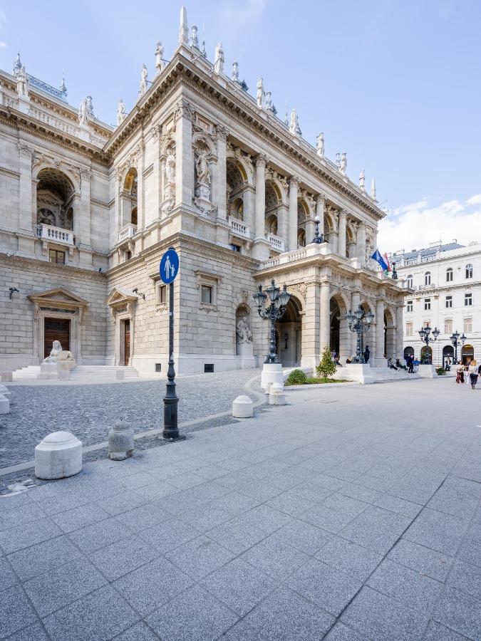 Opera Luxury With Free Parking