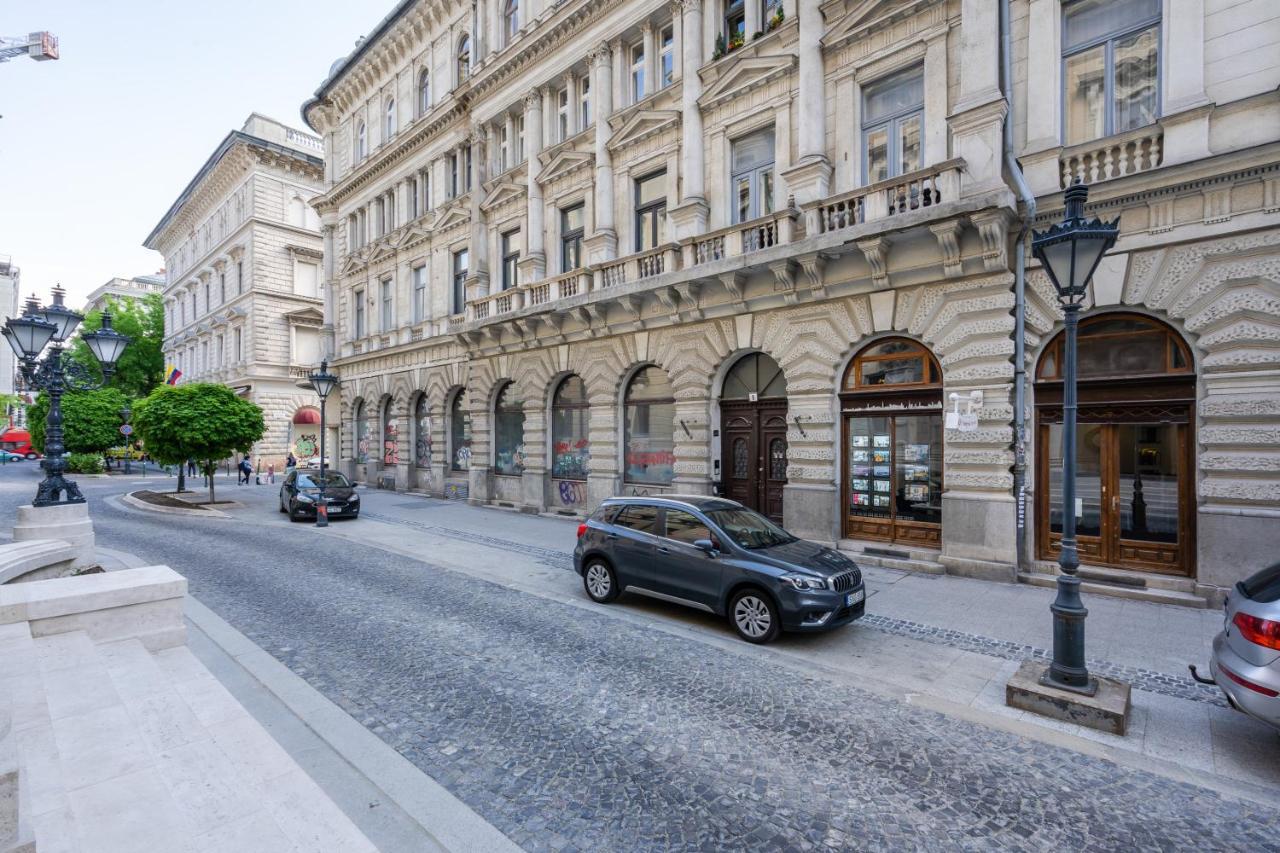 Opera Luxury With Free Parking *