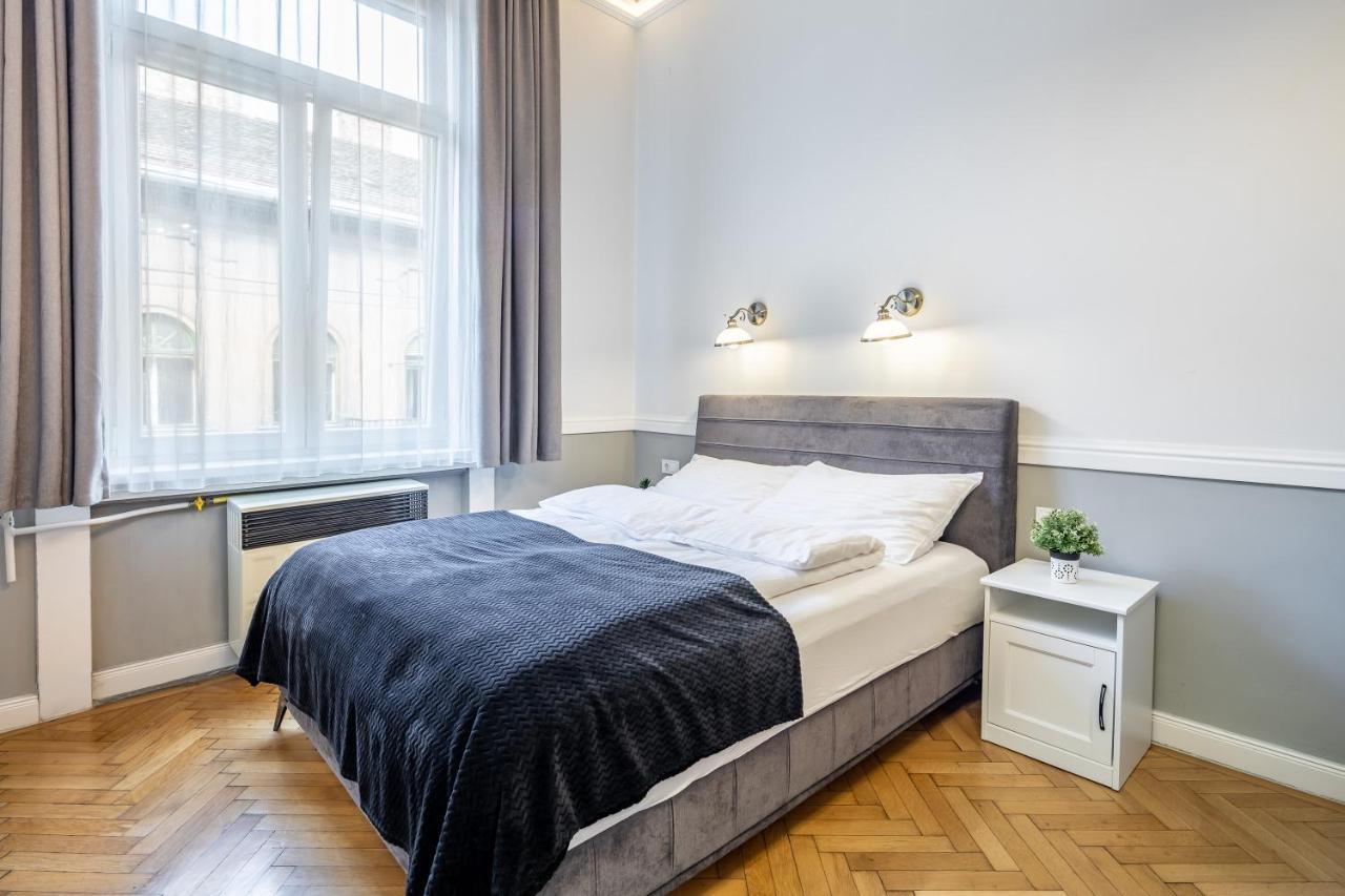 Luxurious At Center