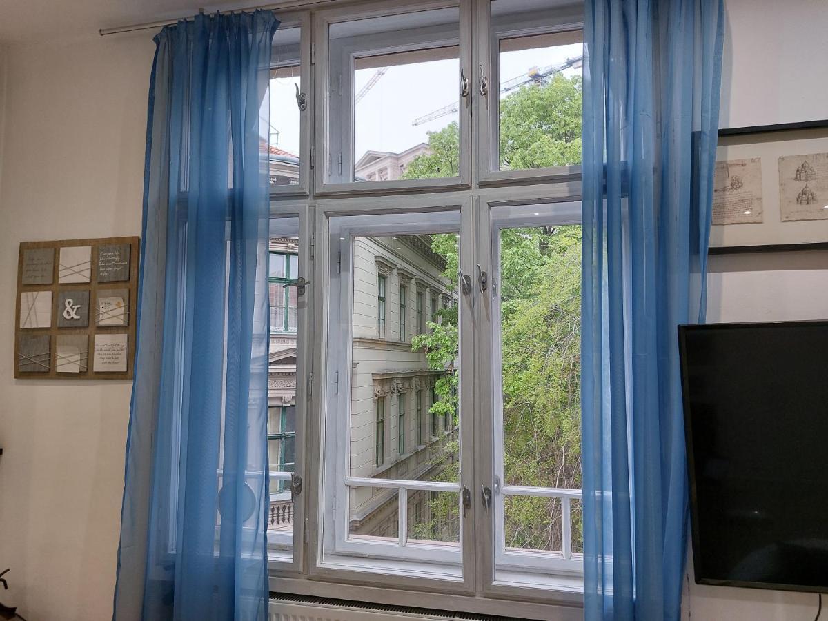 Sunny At The Castle Apartman *