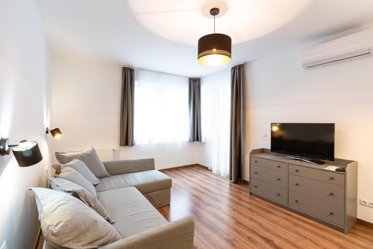 Modern & Newly Built With Private Garage *