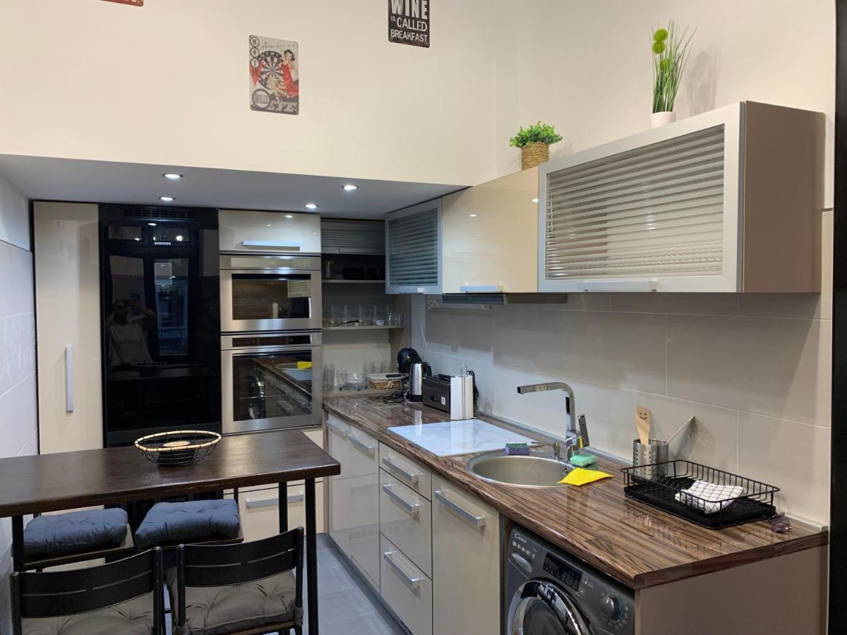 Apartment Akacfaapartman *