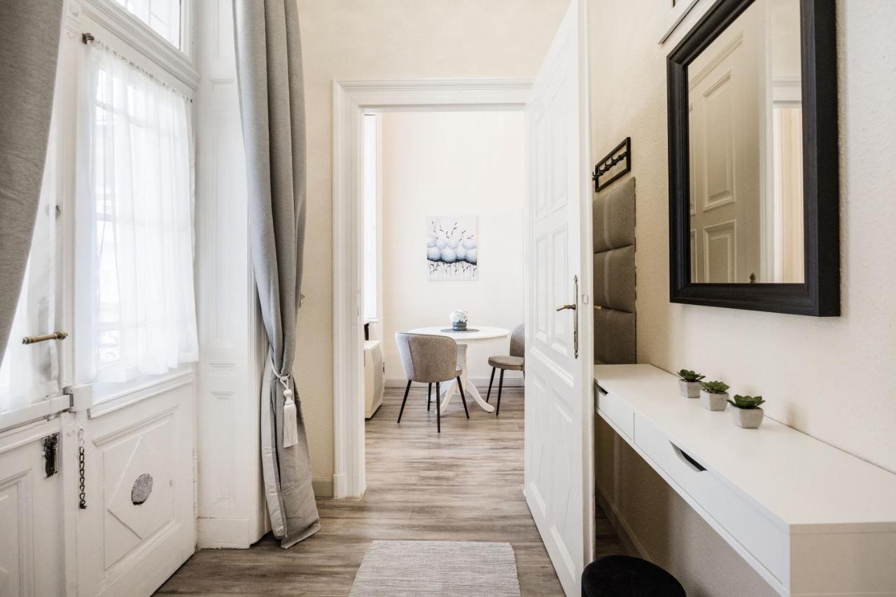 Andrassy 13 Center *