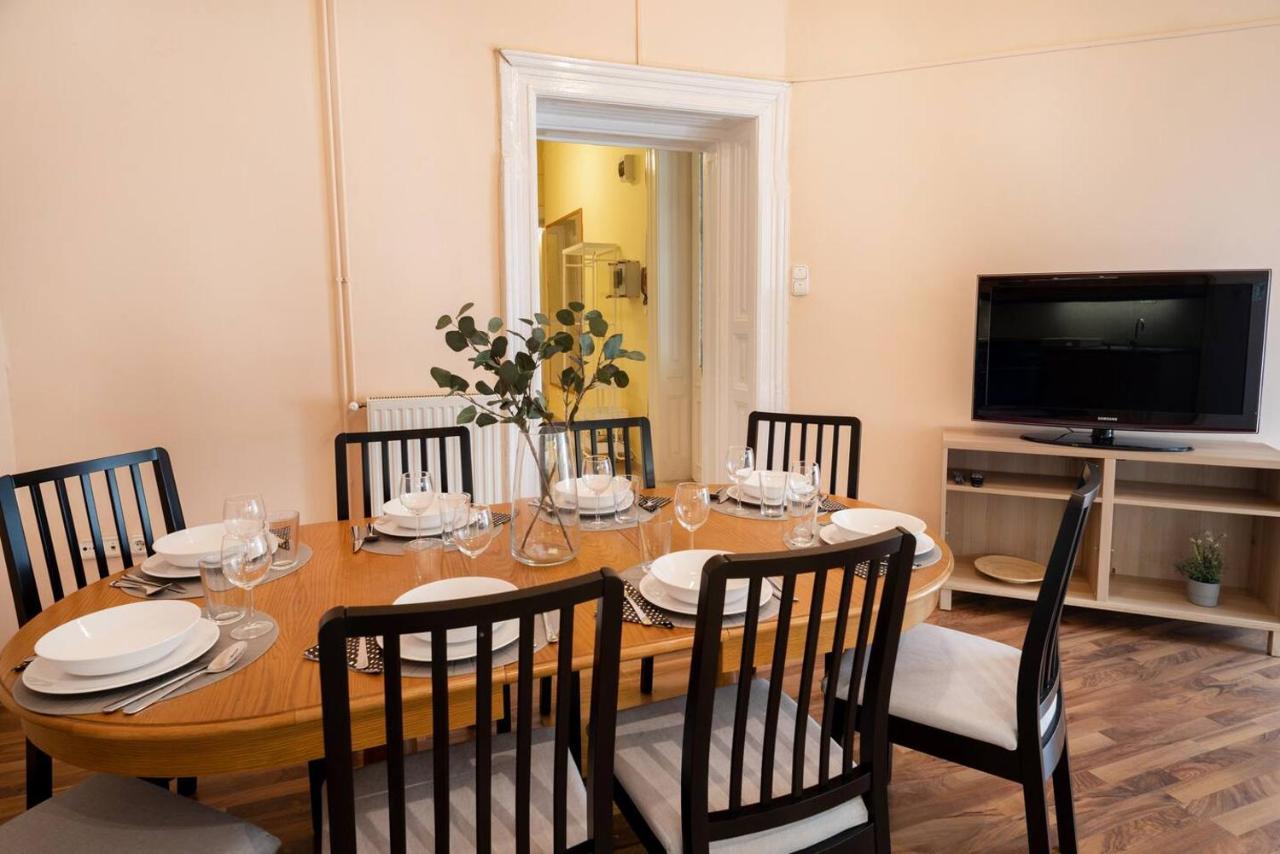 Apartment And Large Ac Away From *