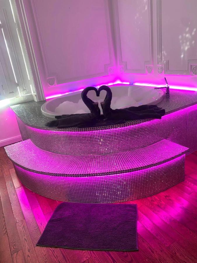 Enzo Capo Jacuzzi Andrassy Budapest