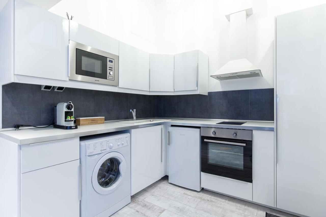 Apartment Sleek Minimalist At Inner