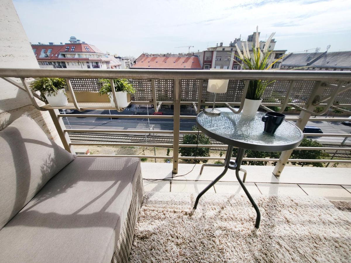 - Duna Part Apartment *