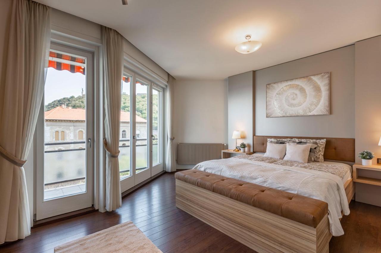 Luxury With A Beautiful View For The Danube River
