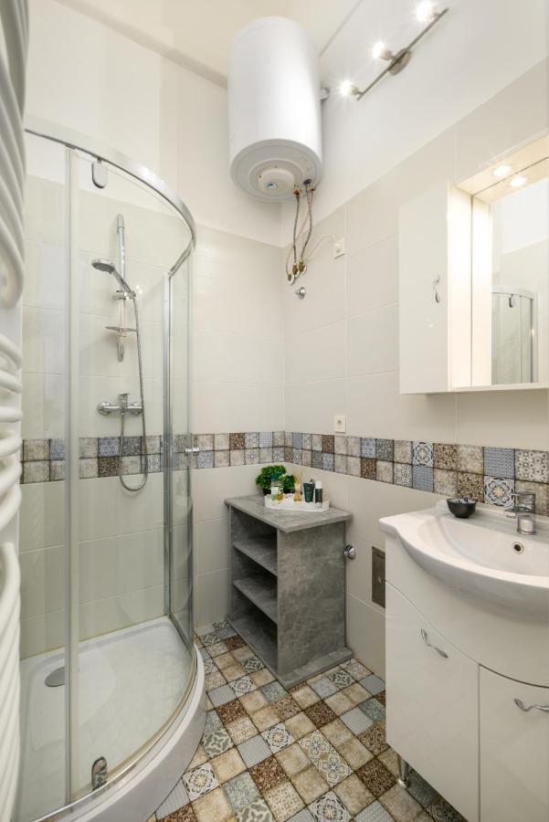 Ja18 Downtown Pearl - 2 Bedroom * Budapest
