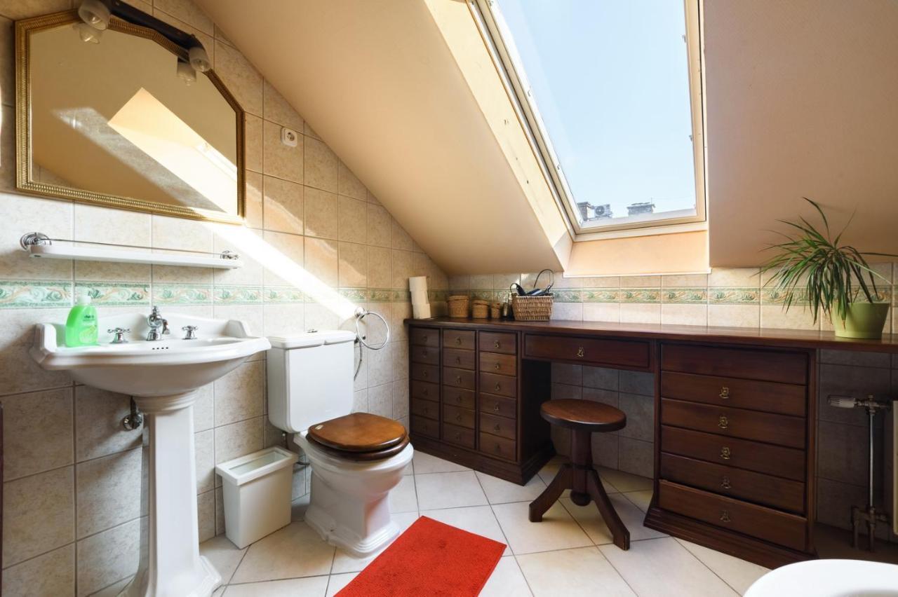 View To The Roofs Luxury With 2 Bedrooms Lejlighed Budapest
