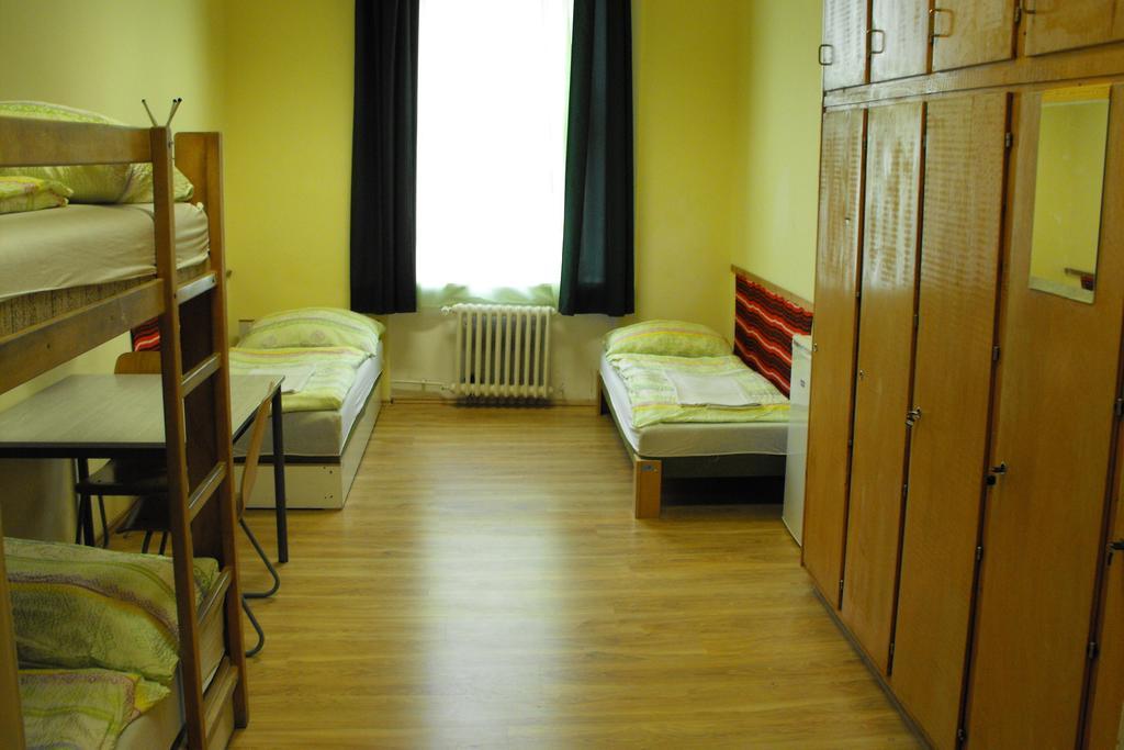 Mogyorodi Hostel