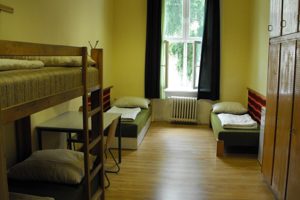 Mogyorodi Hostel *