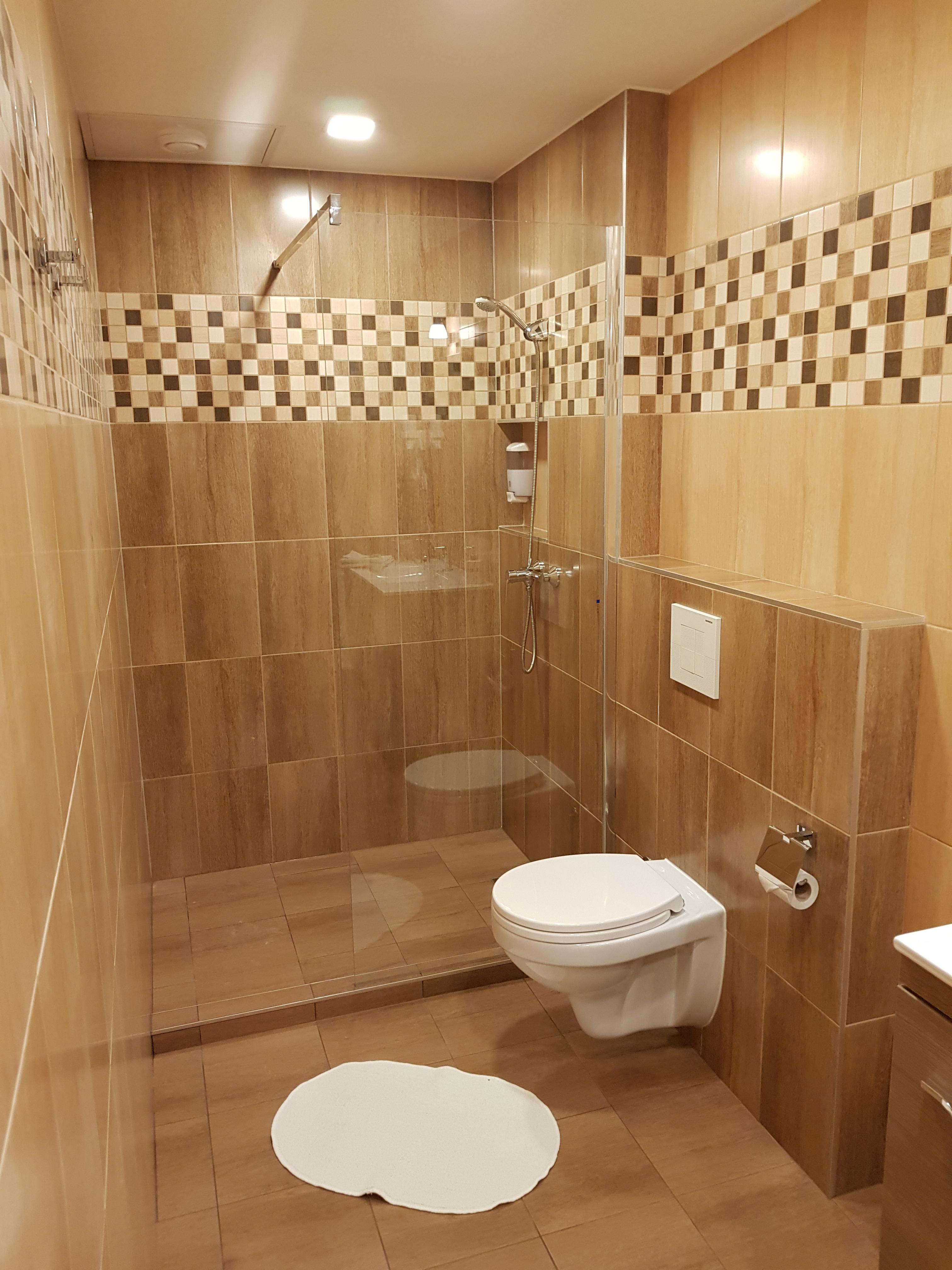 21 And 3* Budapest