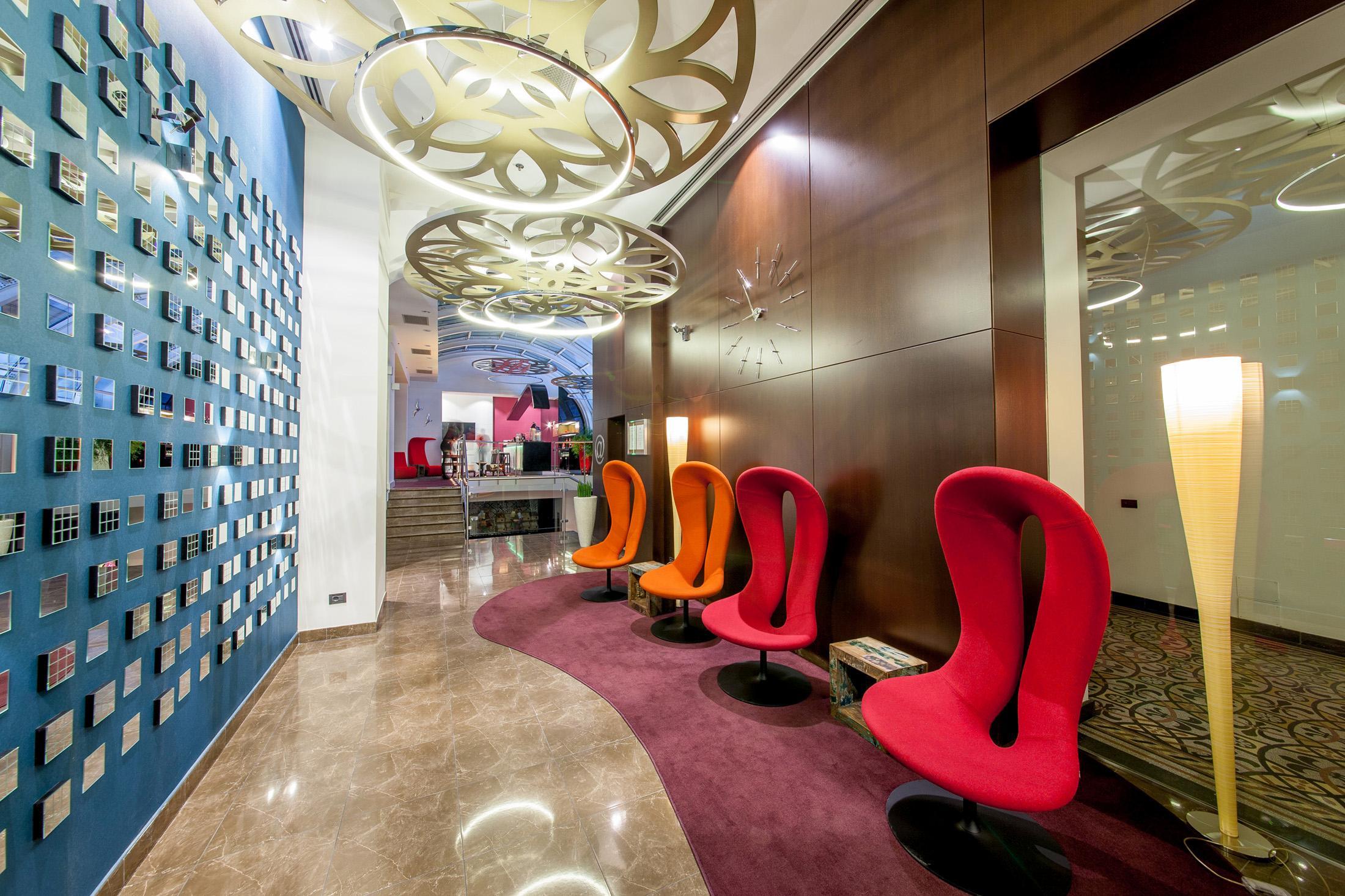 Ikonik Parlament Hotel 4*