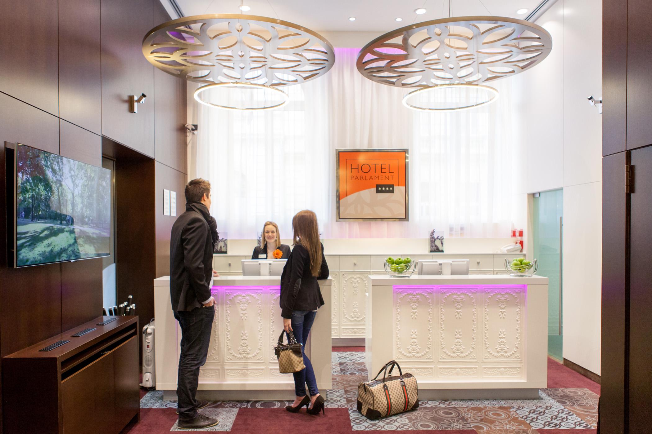 Ikonik Parlament Hotel
