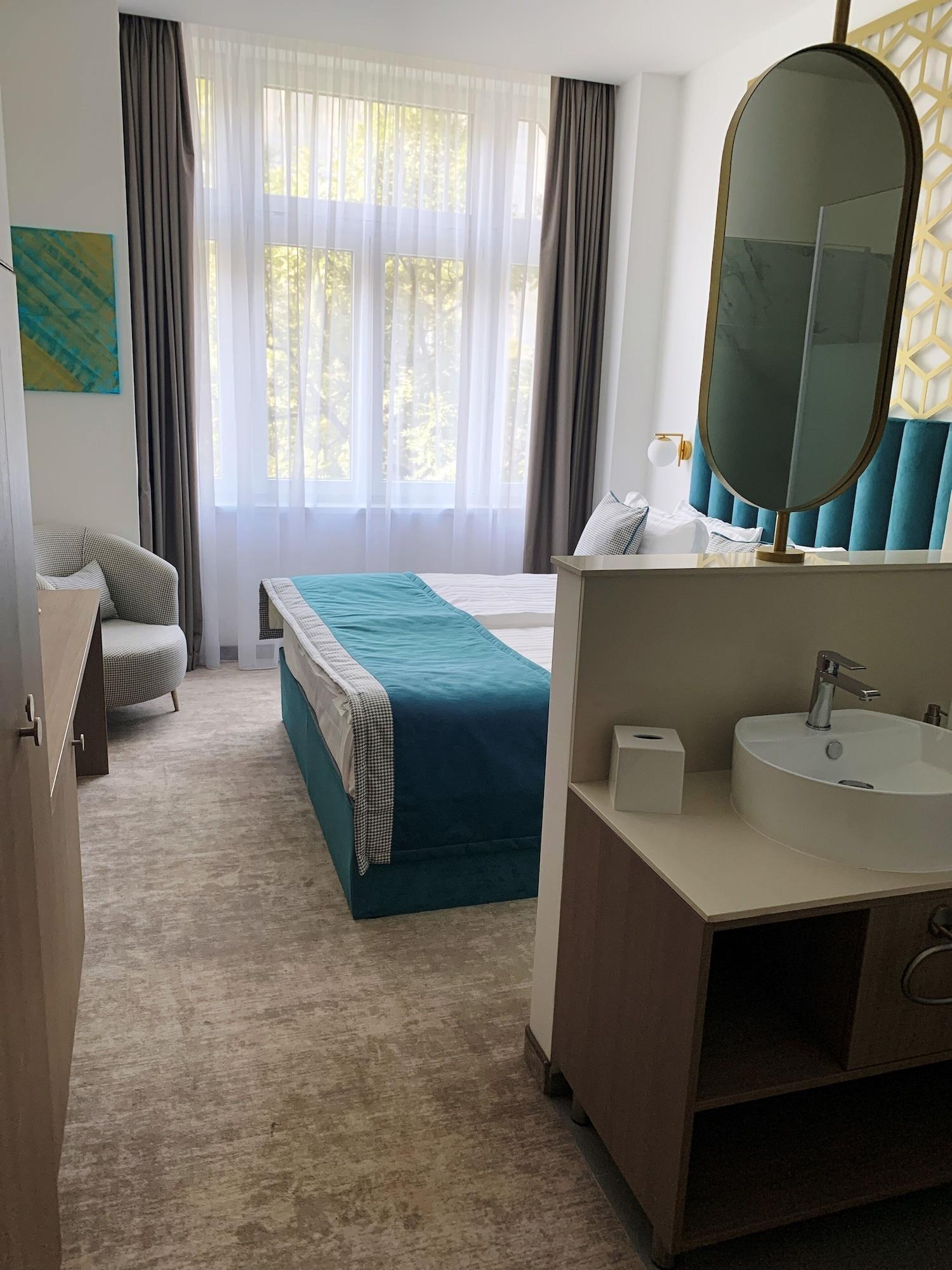 Mera Hotel