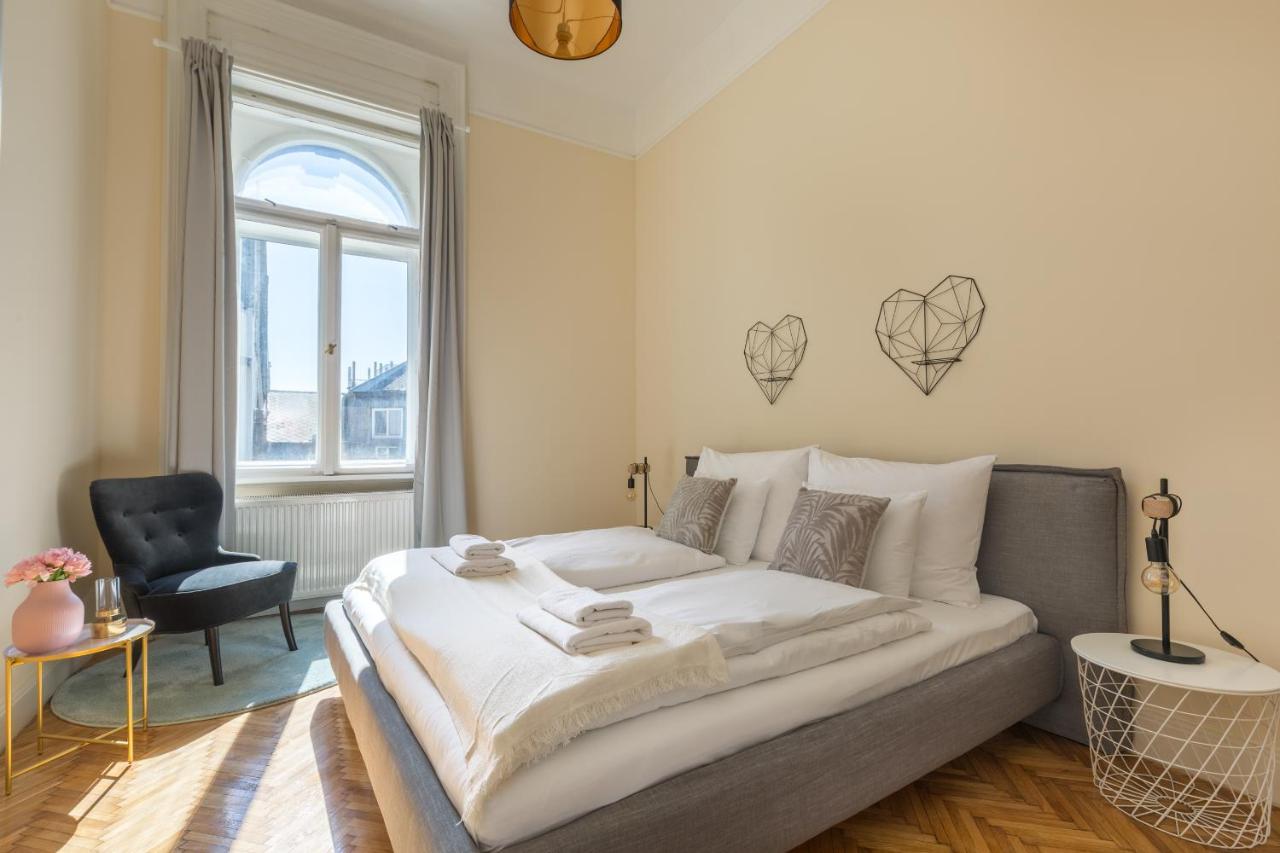 Center Dream 2br/2bath * Budapest