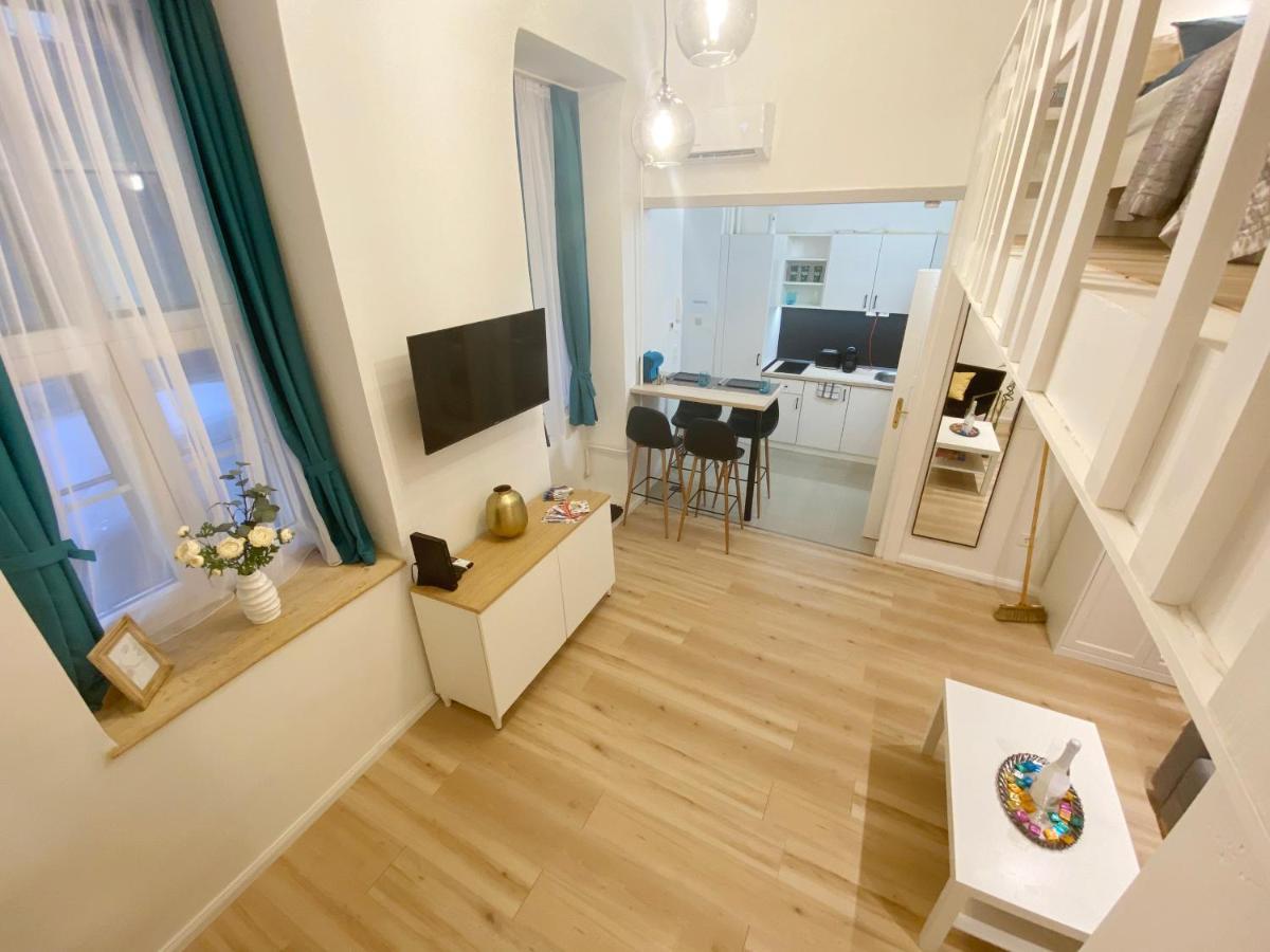 Goldart Design In The Heart Of *