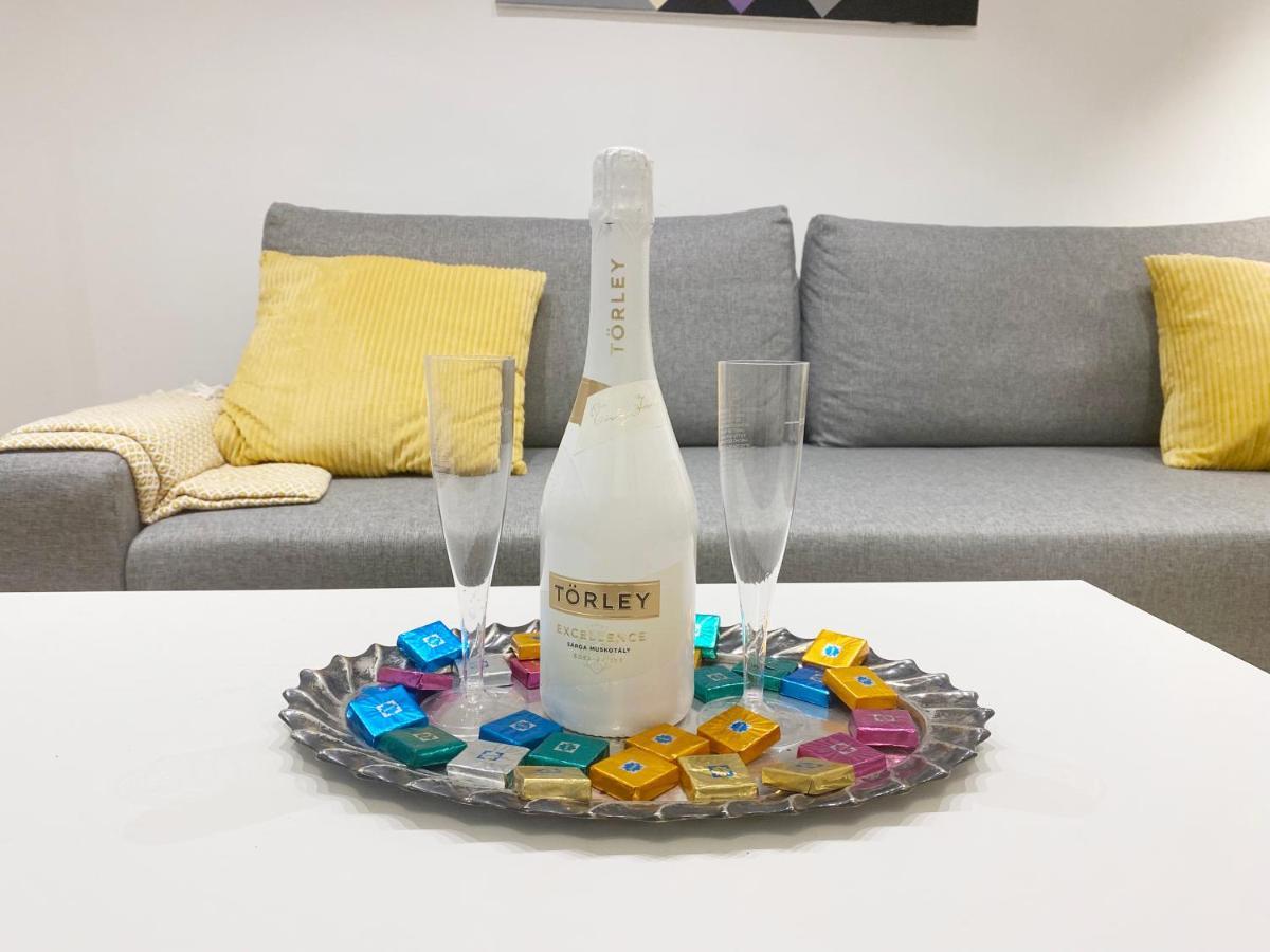 Goldart Design In The Heart Of Lejlighed *