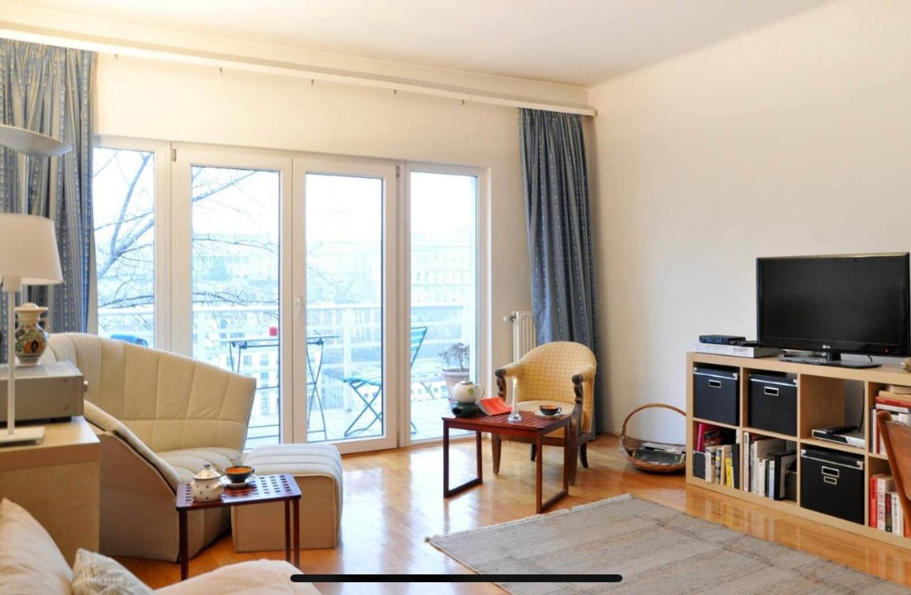 Luxury With Balcony View On Caslte
