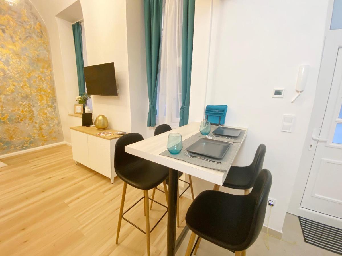 Goldart Design In The Heart Of