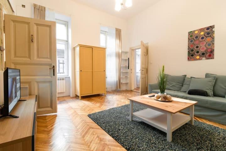 Apartment Vivid Downtown Close To Kalvin Ter