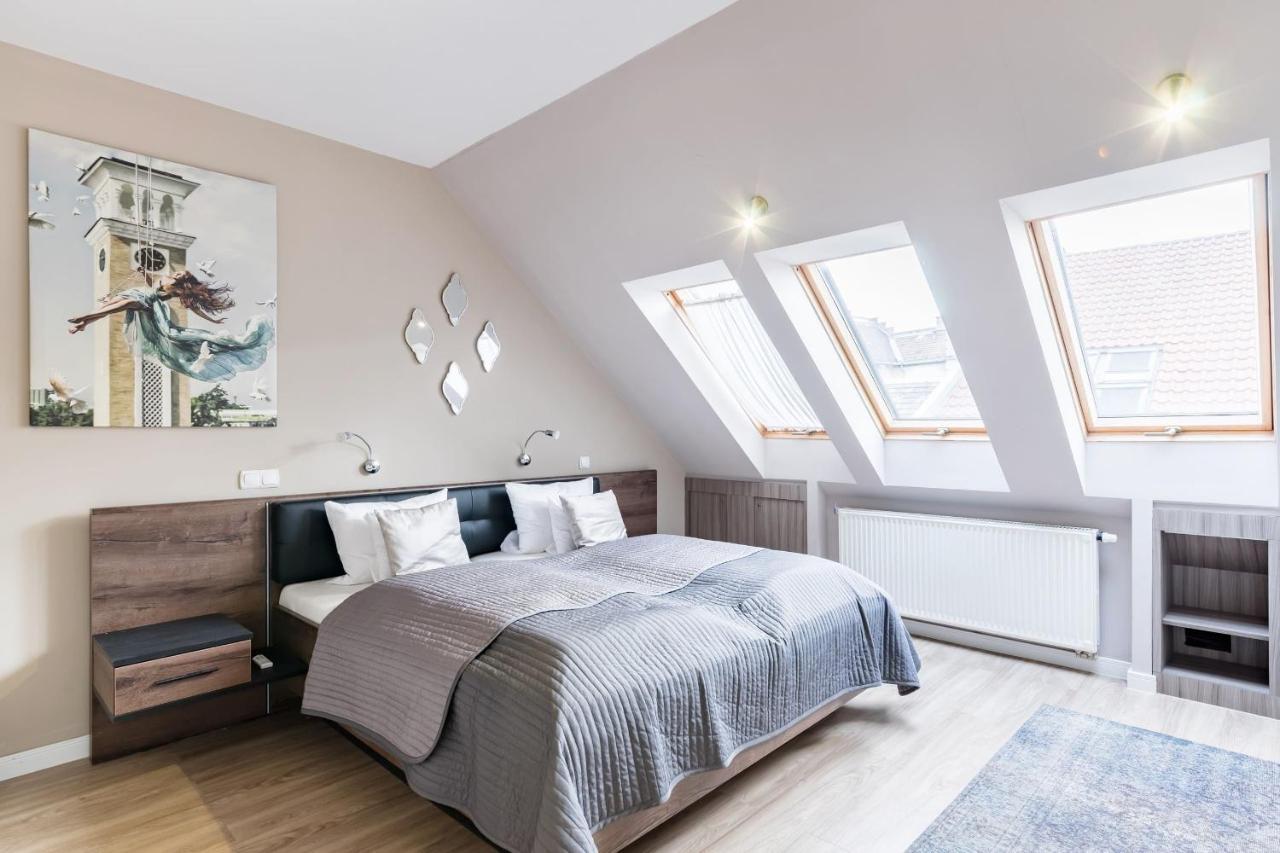 Sunny And Penthouse With Private Garage * Budapest