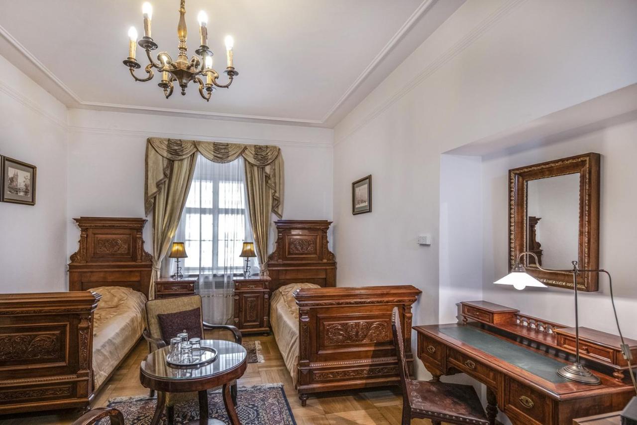 Academy * Budapest