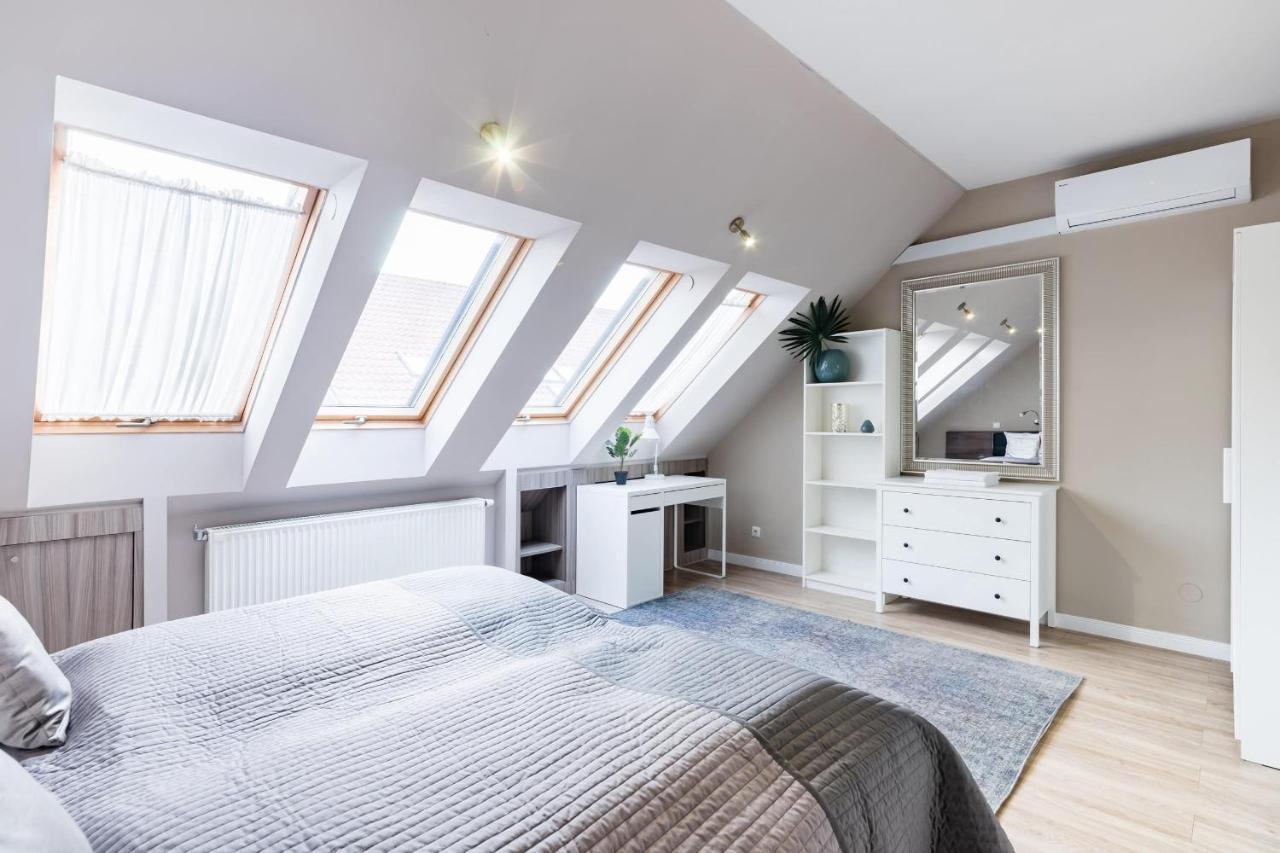 Sunny And Penthouse With Private Garage