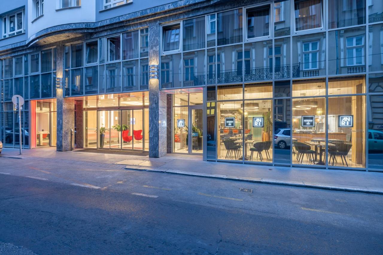 Silver Crown & Residence, Palace Quarter Hotell