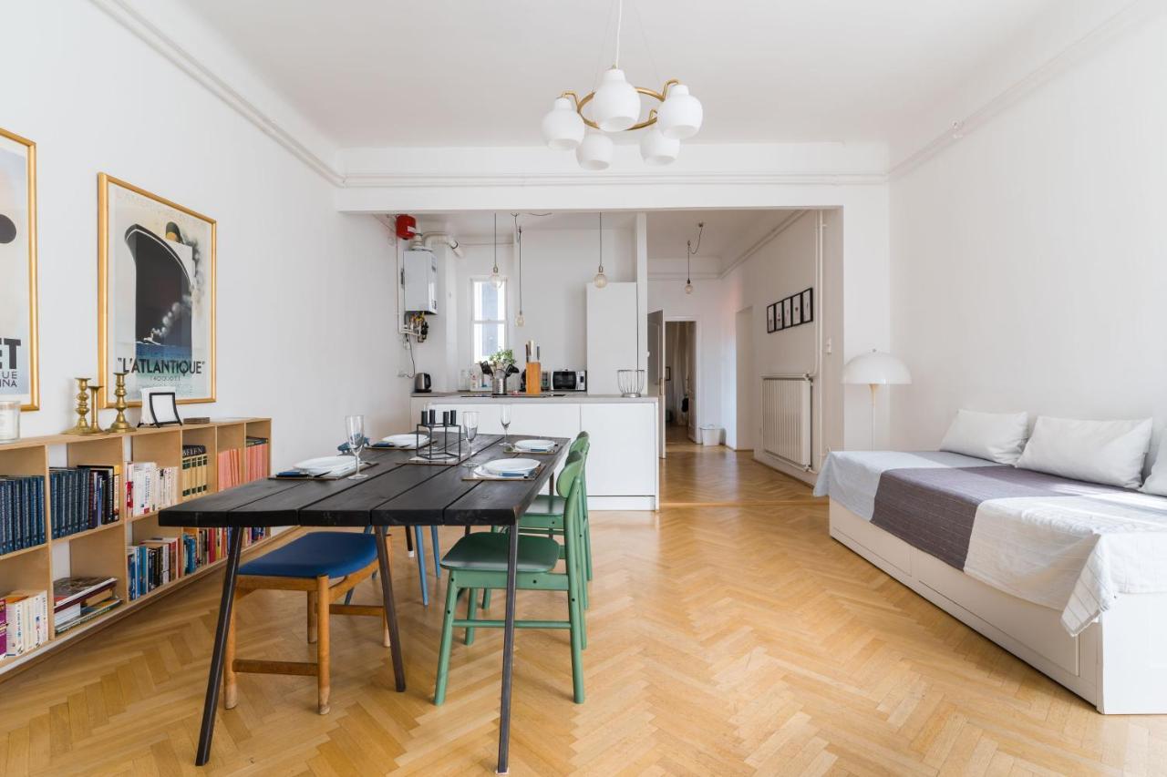 Klauzal W/3 Bedrooms, French Balcony Apartment Budapest
